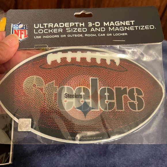 Pittsburgh Steelers Bundle, includes 2 indoor/outdoor magnets & noise maker, new - Picture 3 of 8
